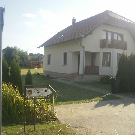 Zalakarosi Egerfa Nyaralohaz Foeldszinti Es Emeleti Apartman Екстер'єр фото