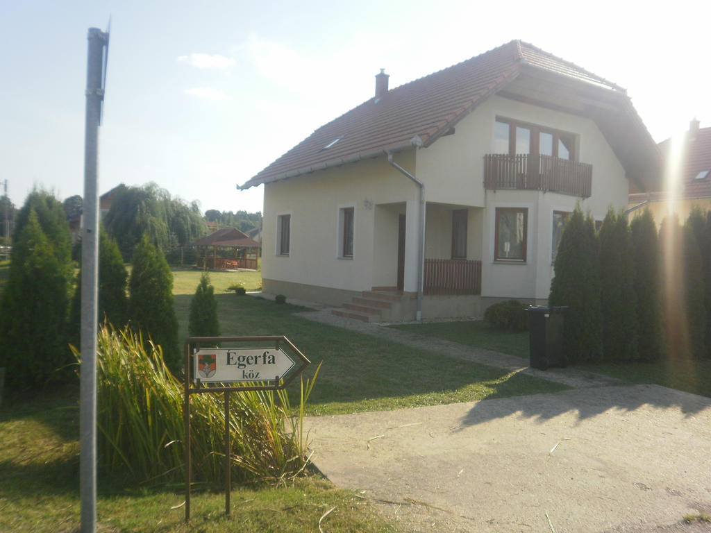 Zalakarosi Egerfa Nyaralohaz Foeldszinti Es Emeleti Apartman Екстер'єр фото