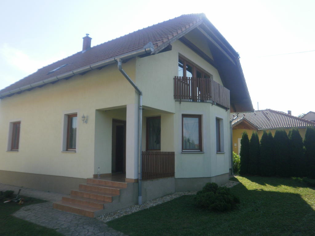 Zalakarosi Egerfa Nyaralohaz Foeldszinti Es Emeleti Apartman Екстер'єр фото