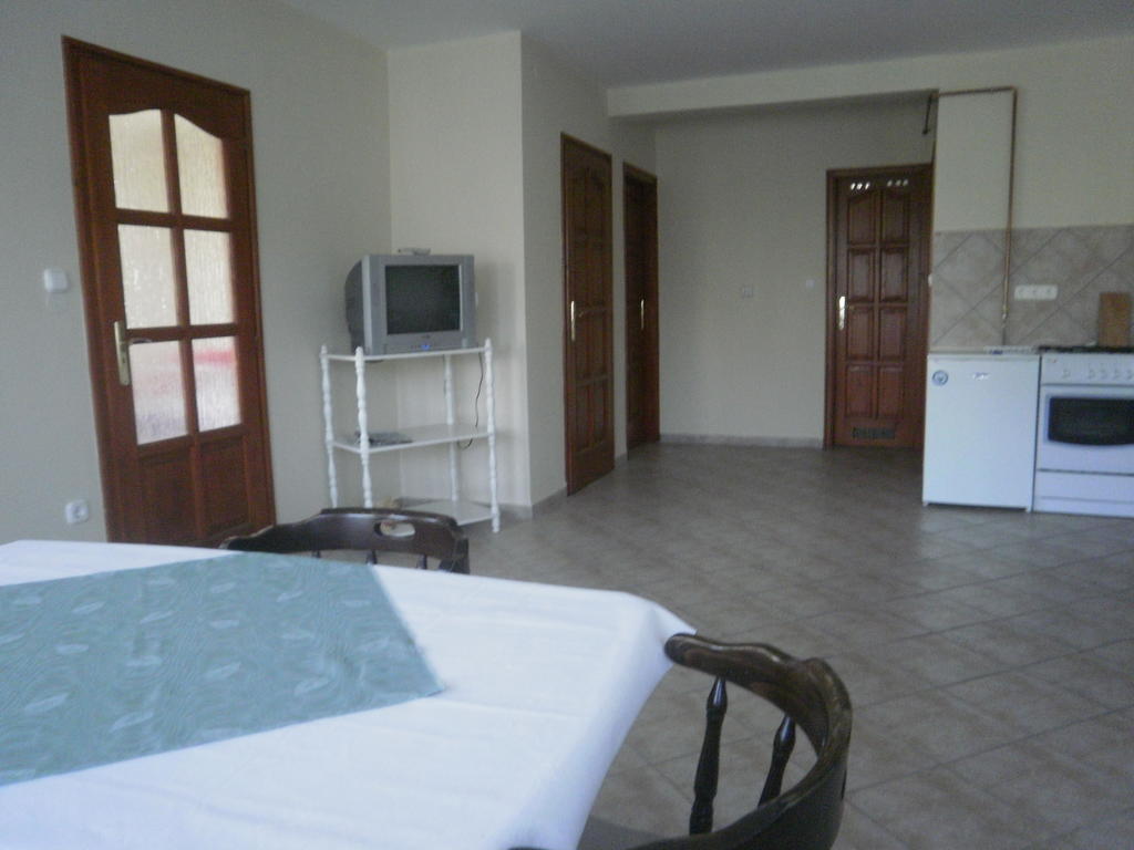 Zalakarosi Egerfa Nyaralohaz Foeldszinti Es Emeleti Apartman Номер фото