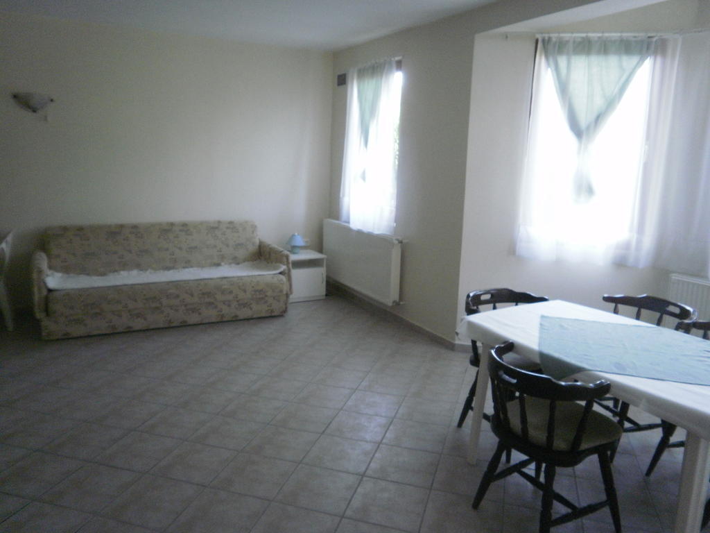 Zalakarosi Egerfa Nyaralohaz Foeldszinti Es Emeleti Apartman Номер фото